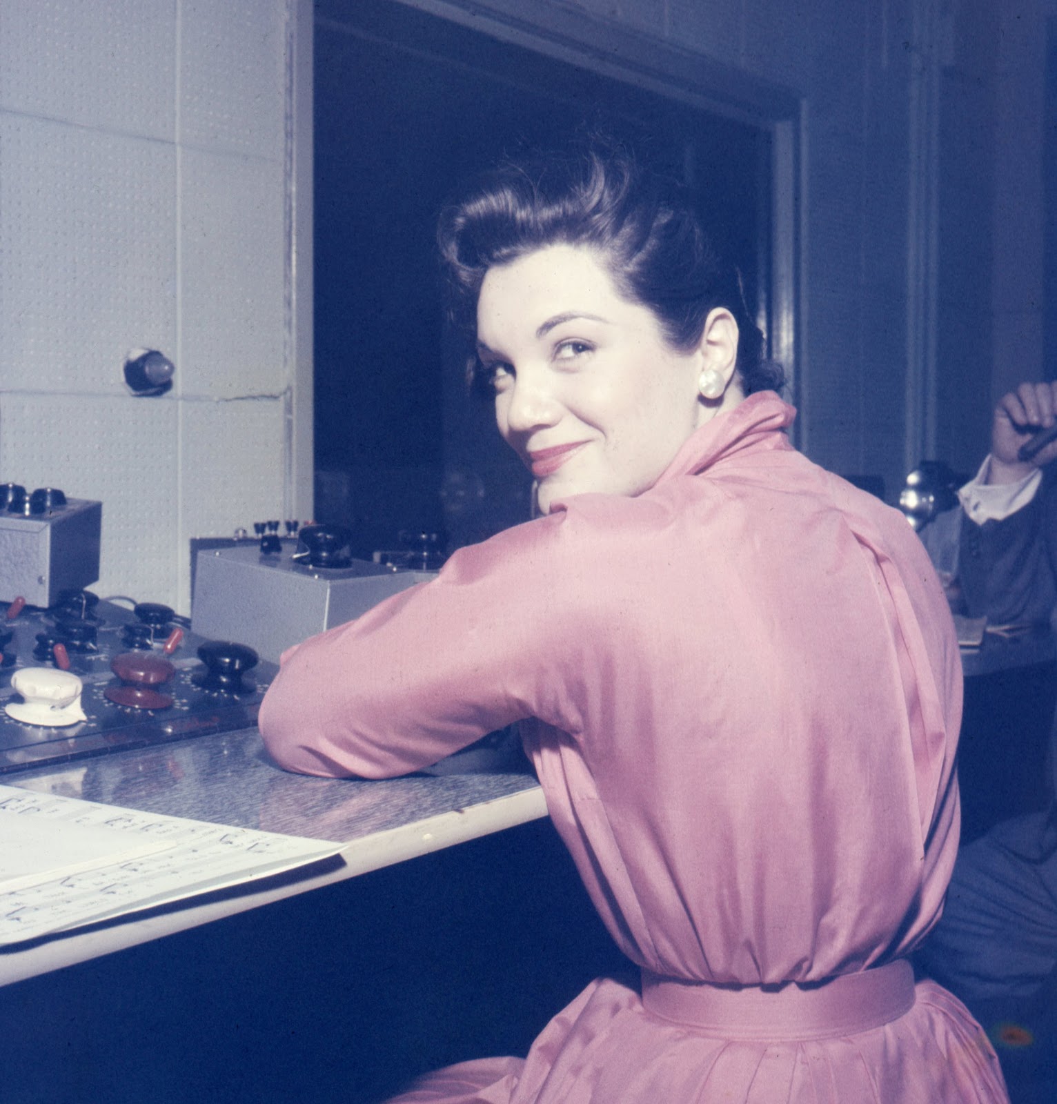 The singer during a recording session studio in New York, circa 1959 | Source: Getty Images