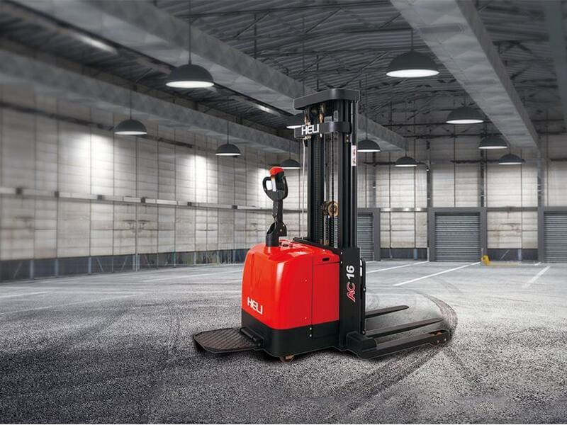 4 lợi ích nổi bật do xe nâng tay chân rộng mang lại 4 lợi ích nổi bật do xe nâng tay chân rộng mang lại