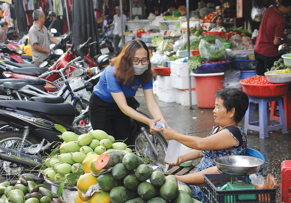 Bạn có thể ghé chợ vào sáng sớm hoặc trưa để không bị đông (Ảnh: Sưu tầm internet)