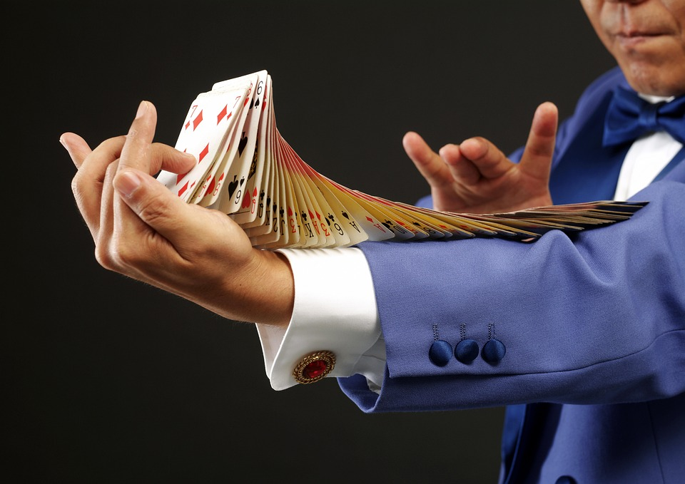 Image by 浩一 萩原 from Pixabay https://pixabay.com/photos/card-trump-magician-3644538/ 