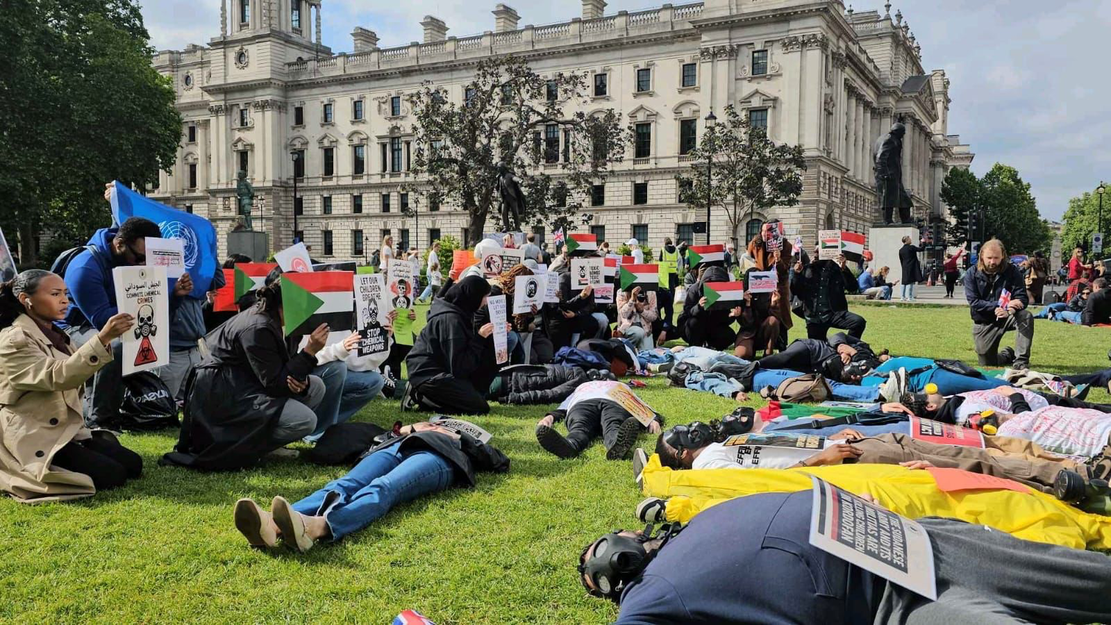 Protestujący głośno domagali się pilnej interwencji w celu ocalenia swojego narodu przed okrucieństwami wojny. - Apel humanitarny w Londynie: Sudańczycy podnoszą głosy przeciwko broni chemicznej