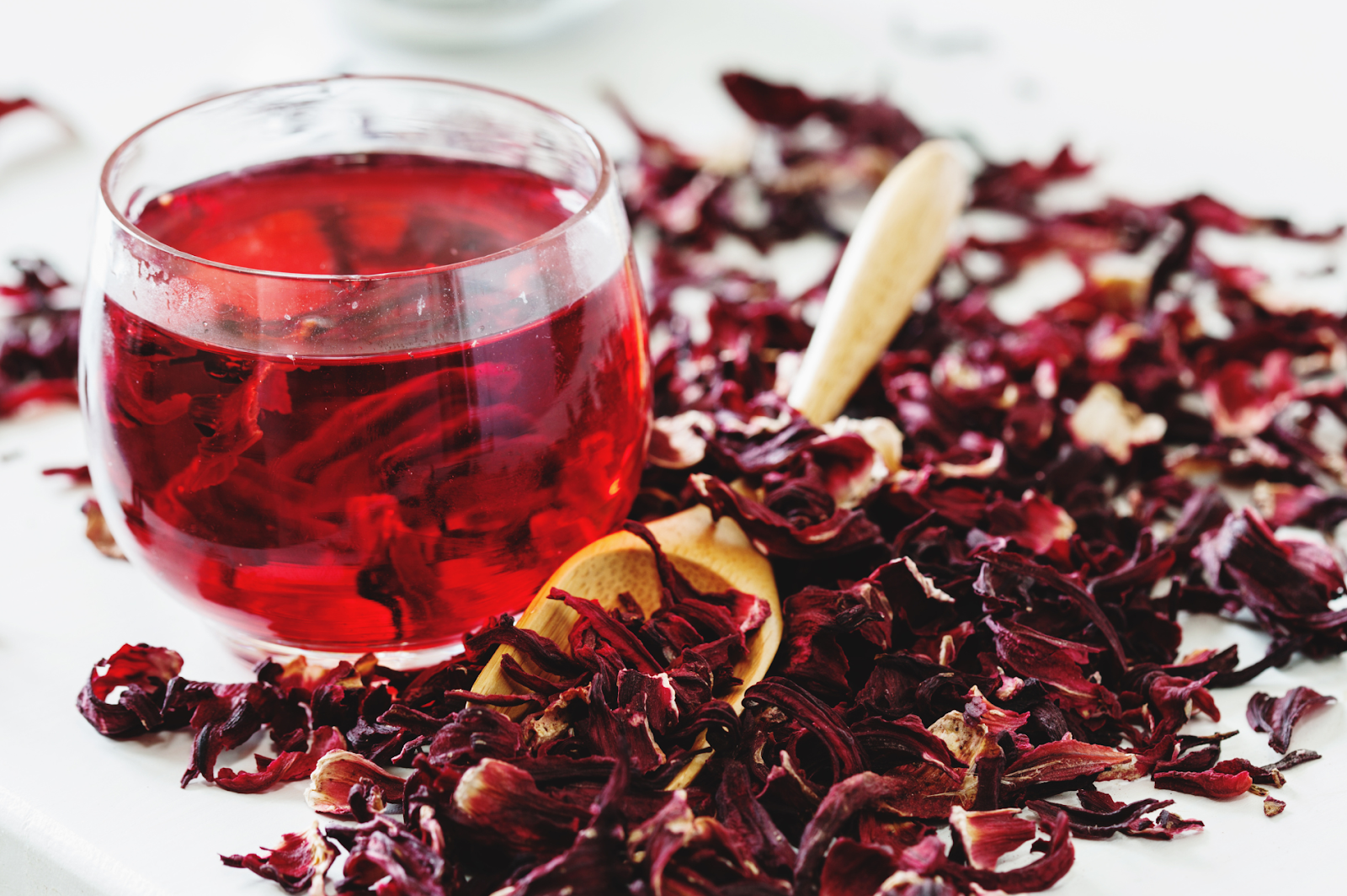 An illustration of delicious hot hibiscus tea served with lime and honey.