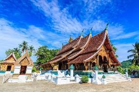 Wat Xieng Thong with a pool in front of it

Description automatically generated