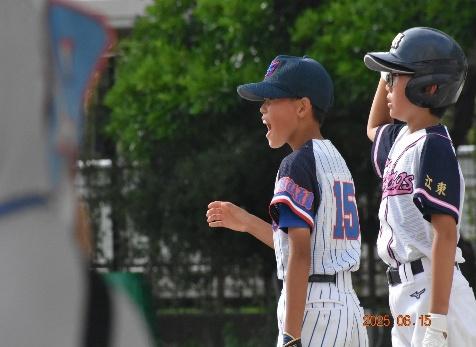 野球のユニフォームを着た男性

AI 生成コンテンツは誤りを含む可能性があります。