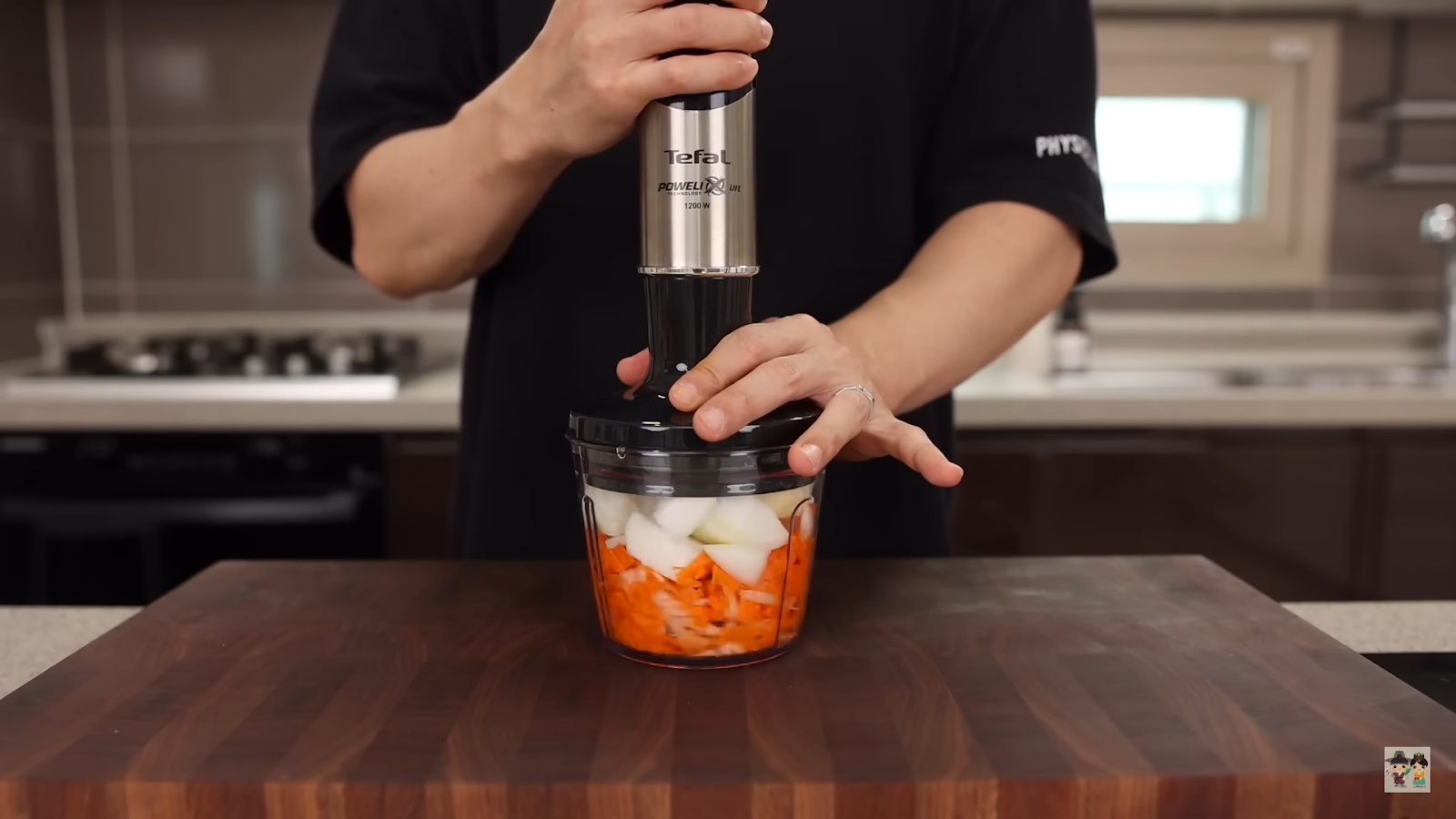 Aaron blending curry base ingredients for quick Japanese curry udon