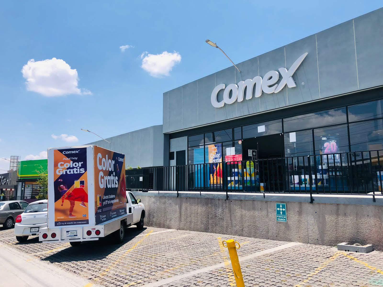Imagen que contiene exterior, edificio, camioneta, hombre

Descripción generada automáticamente