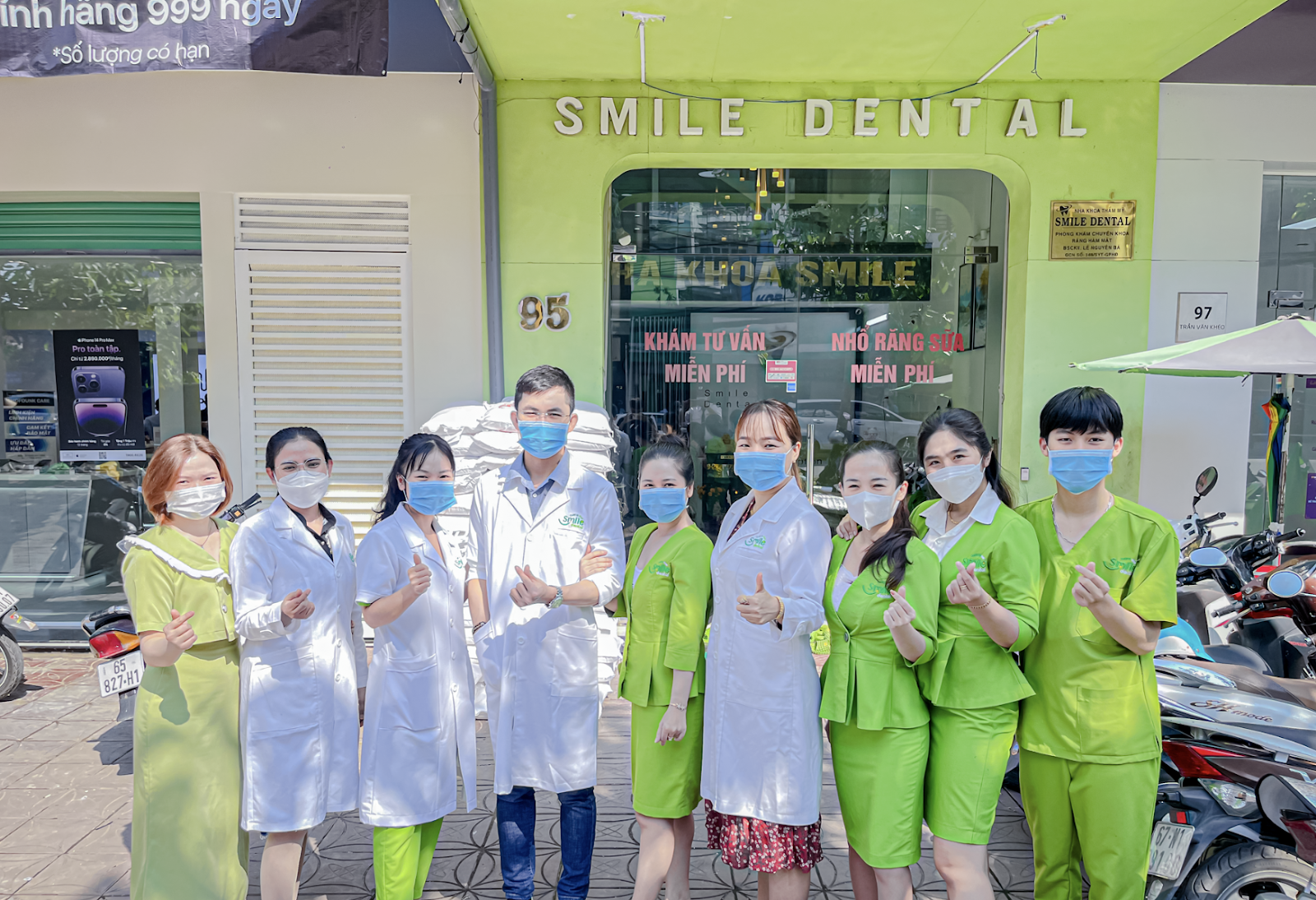 Đội ngũ bác sĩ tại Nha Khoa Smile