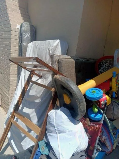 Declutter Fast with Top-Rated Junk Removal Selma Experts