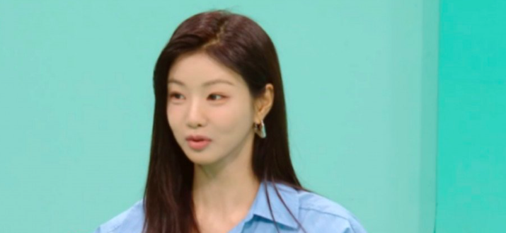 This contains an image of Lee Se Hee 