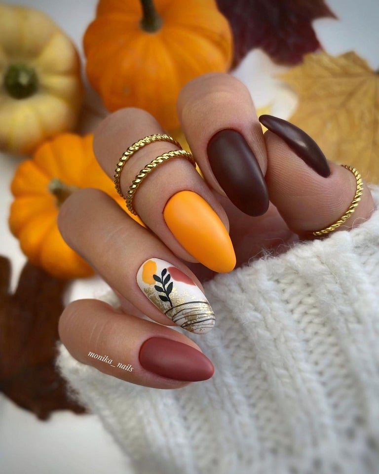 Cute fall wedding nail designs for weddings in the fall! Add details to your fall wedding nail design to give it a chic look. 