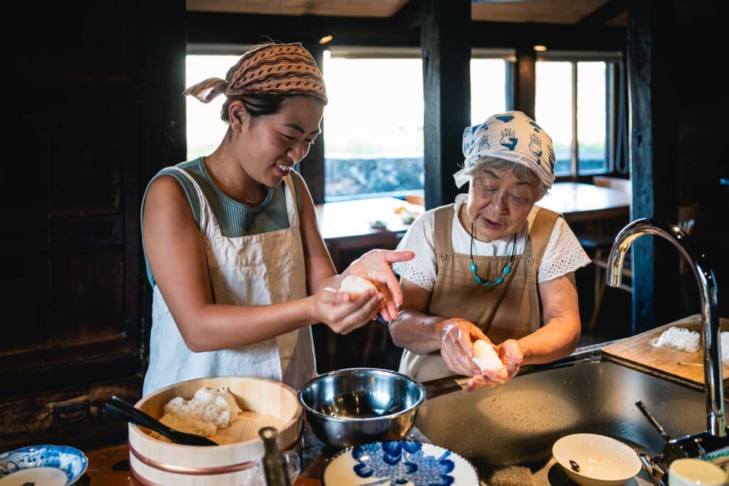 Préparation d'un repas japonais sur l'île d'Ojika à Nagasaki