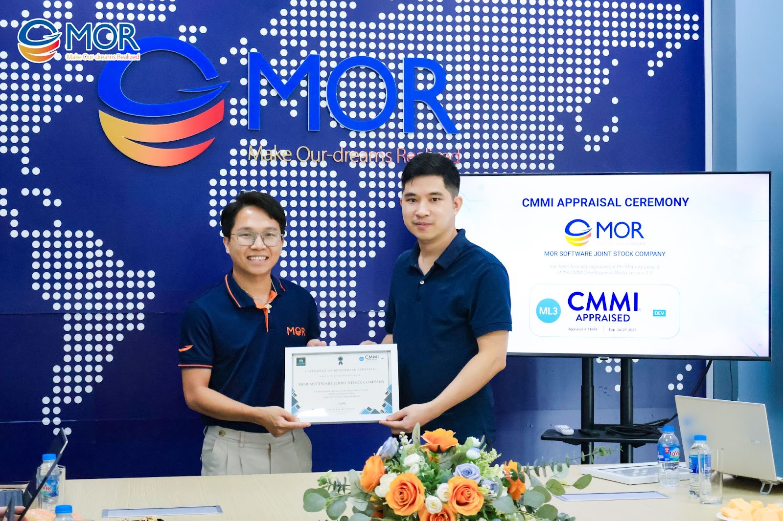 Mr. Vu Van Tu - CEO of MOR Software received the CMMI Maturity Level Appraisal 3 at the appraisal ceremony