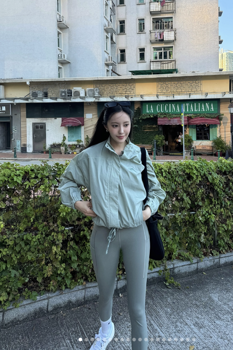 Hyomin's trip to Macao rocking a matching sage green top and leggings set that perfectly showcased her model-like figure