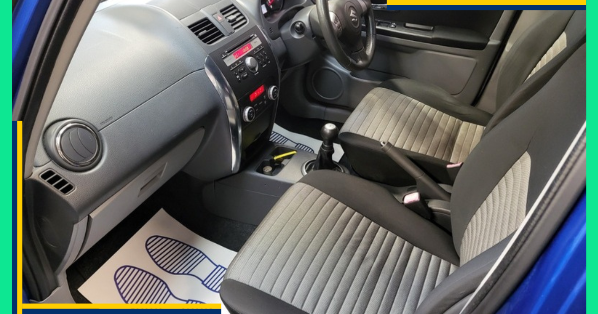 Ne dajte da vas izgled zavara. Unutrašnjost modela SX4 je iznenađujuće prostrana. U njemu može udobno sjediti pet osoba, a i dalje ostaje dovoljno mjesta za prtljag, namirnice ili sportsku opremu. Također, zadnja sjedišta se mogu preklopiti kako bi se dobio dodatni prostor za teret.