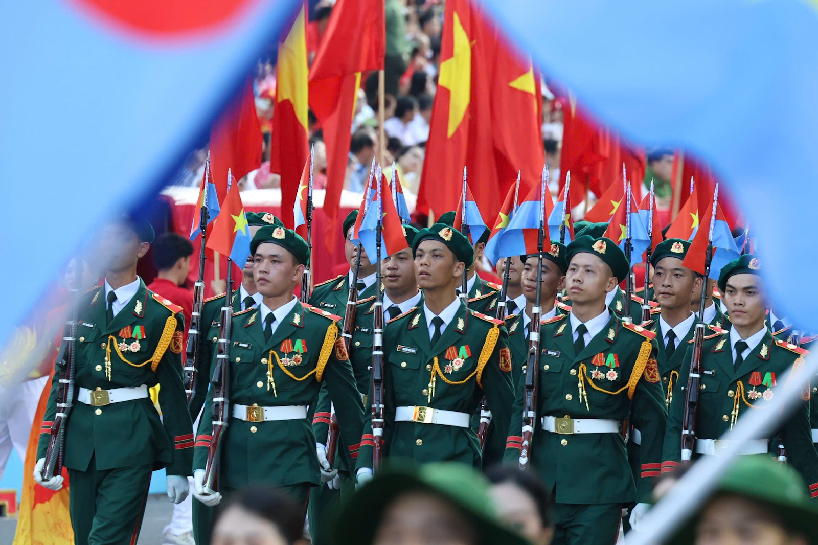 hình ảnh tổng duyệt 27/4