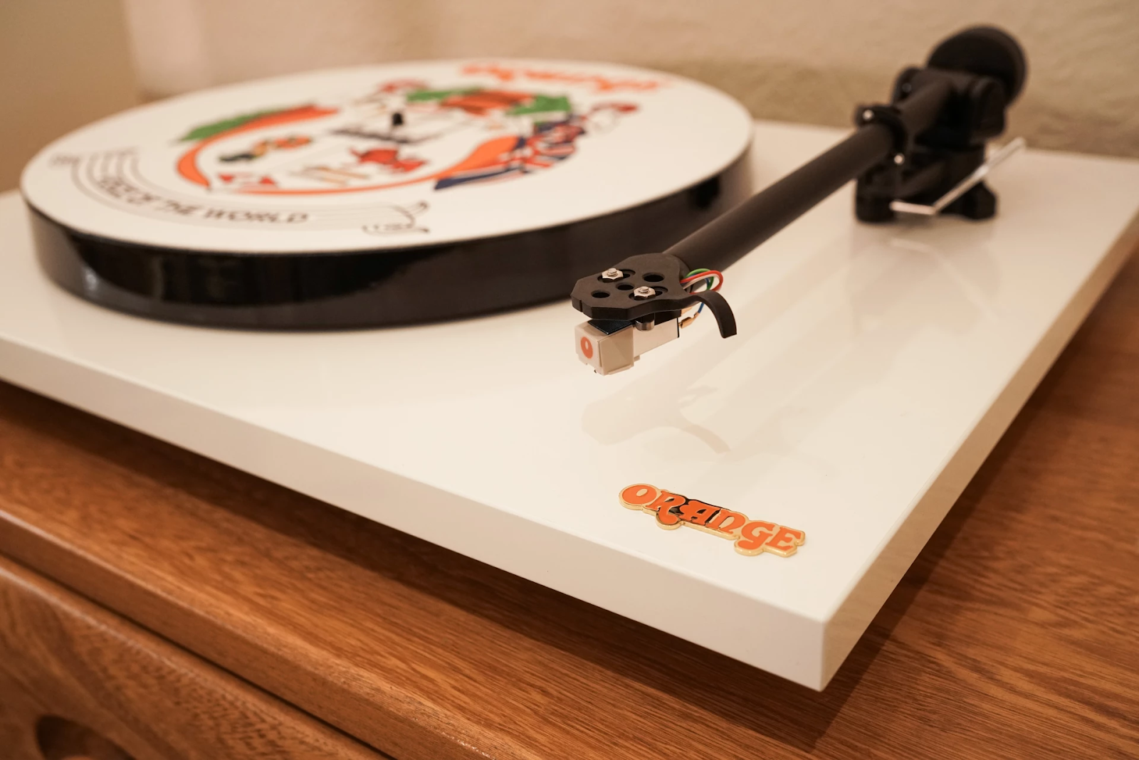 Orange Amps O Turntable in white gloss finish.