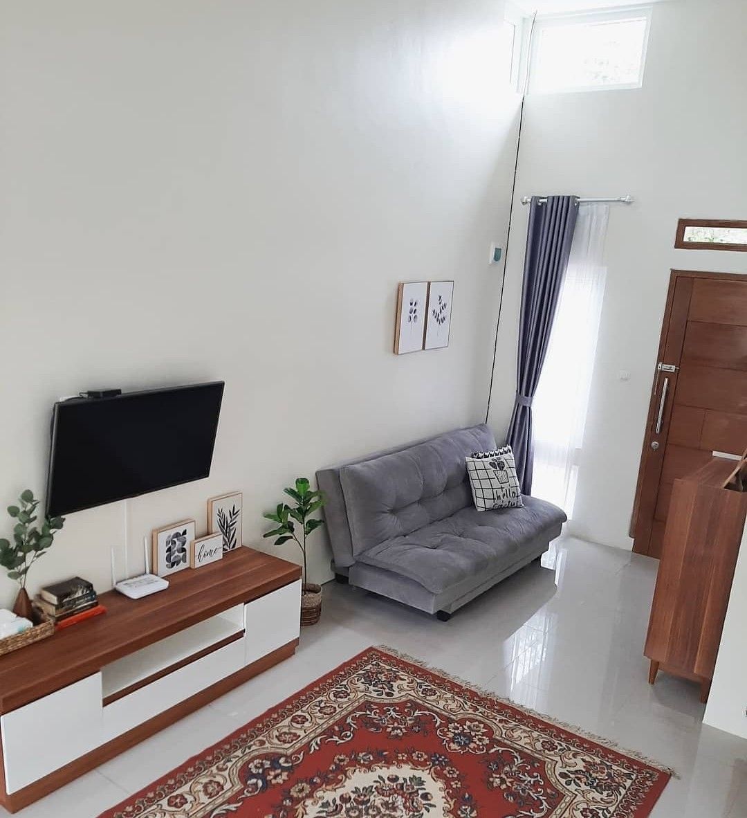  Furnitur multifungsi seperti sofa bed hemat ruang untuk rumah minimalis type 36.