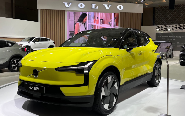 Eksterior Samping Volvo EX30