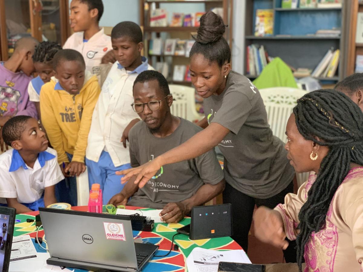 A photo of citizen scientists learning at MboaLab.