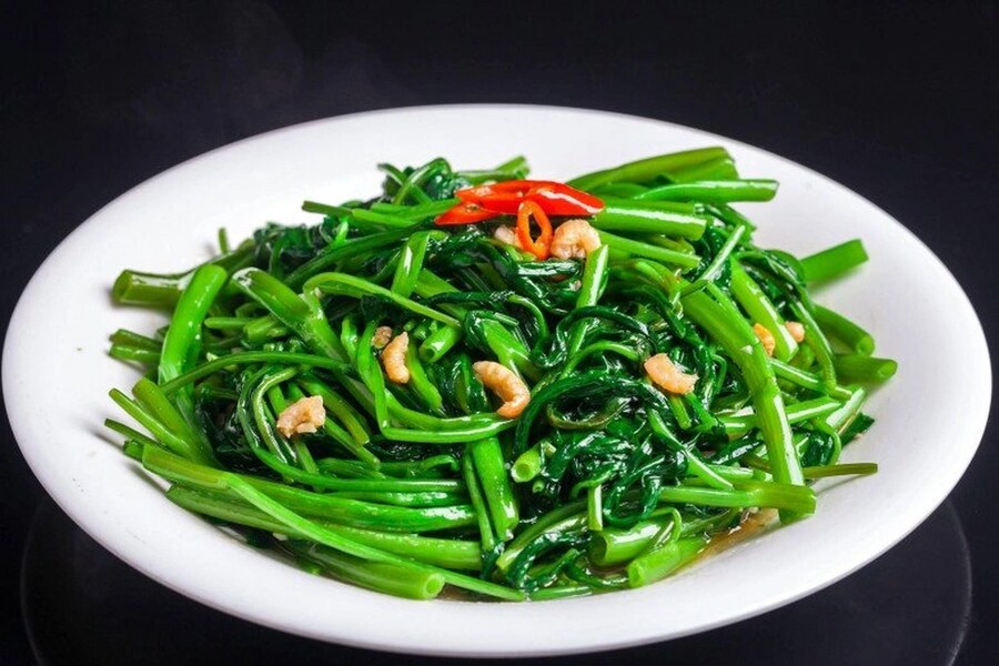 Morning Glory Stir-Fry is one of the best stir-fried dishes in the world. Source: Dan Tri