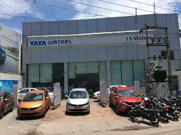 JP Motors assists customers at every stage.