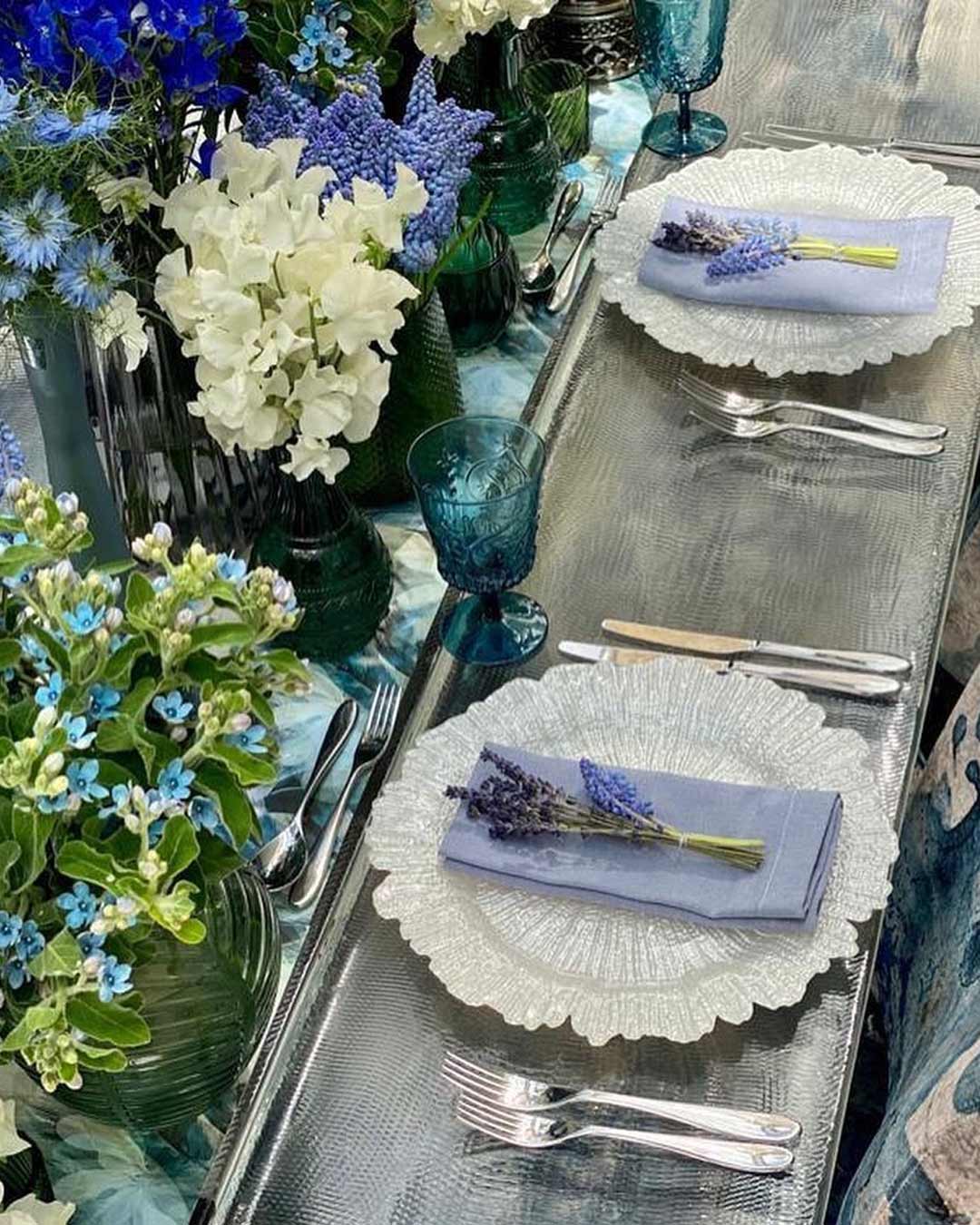 winter wedding colors lavander grey table decor