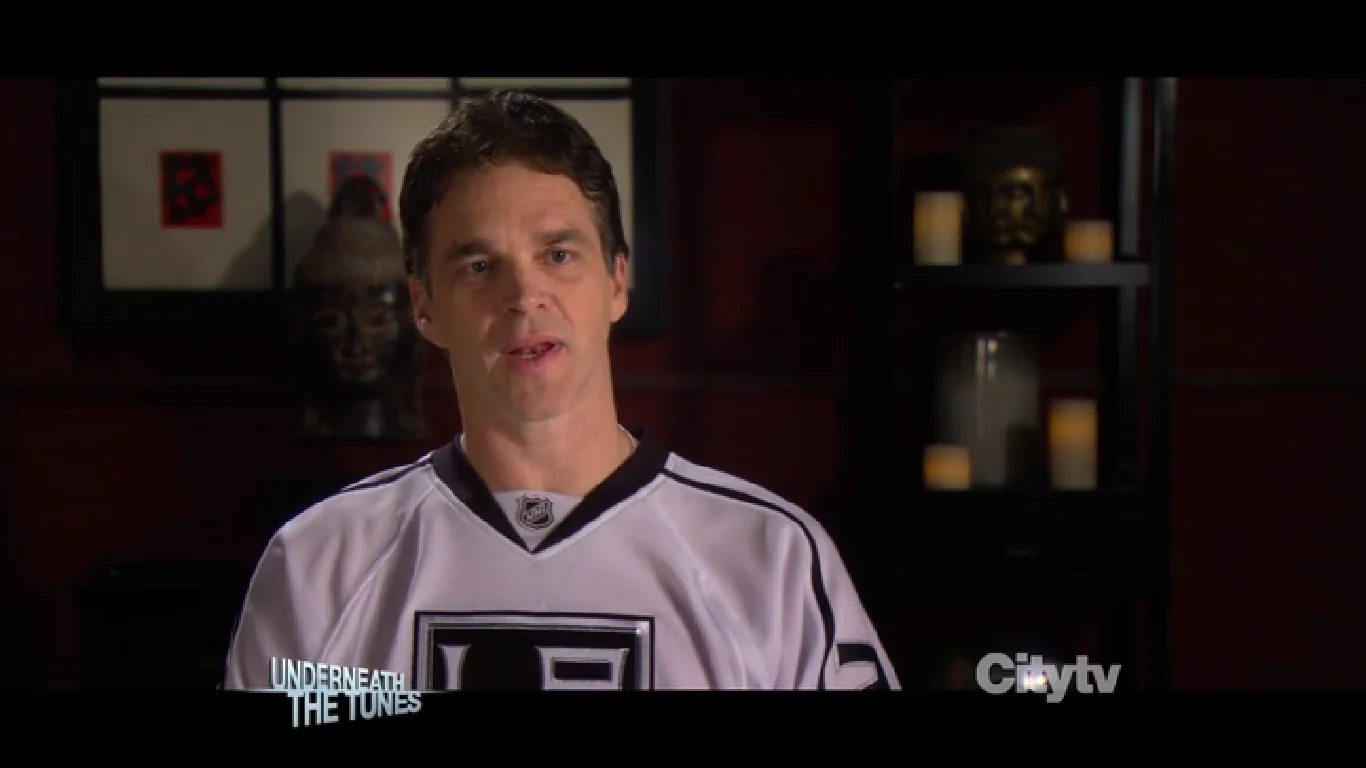 Luc Robitaille con la equipación de Los Angeles Kings.