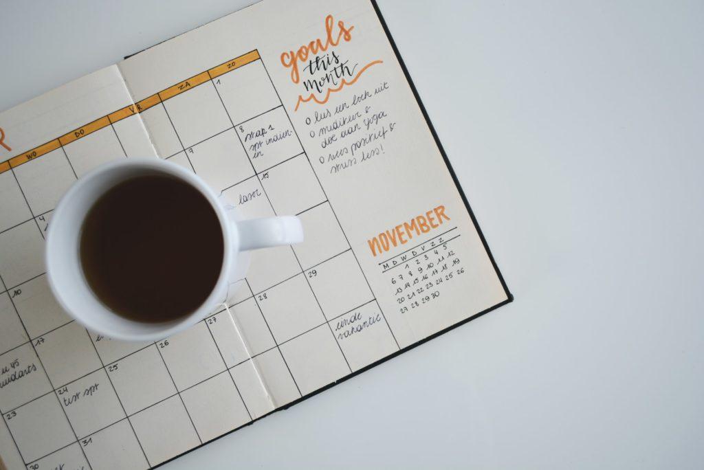 setting SMART goals with a calendar planner