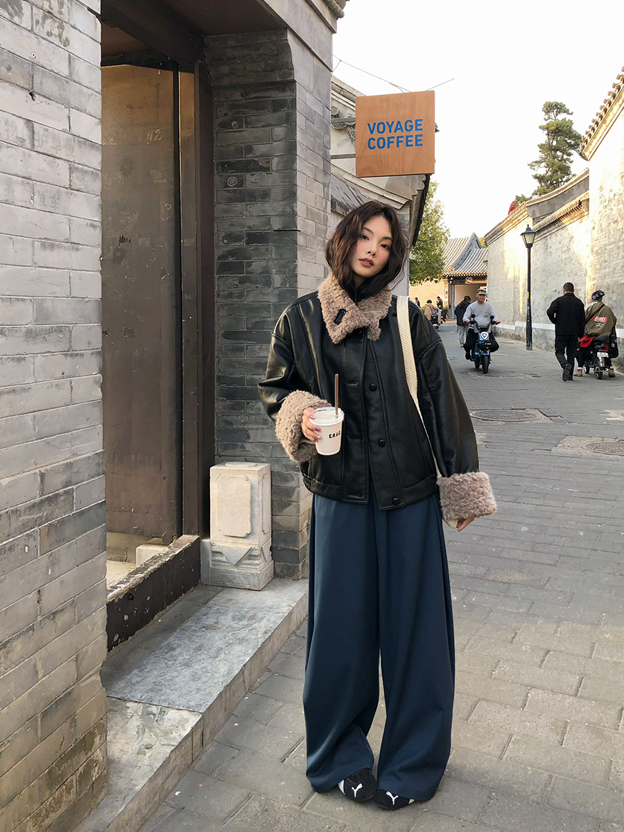 Street Style Cool: A Korean Winter Look with Vintage Vibes