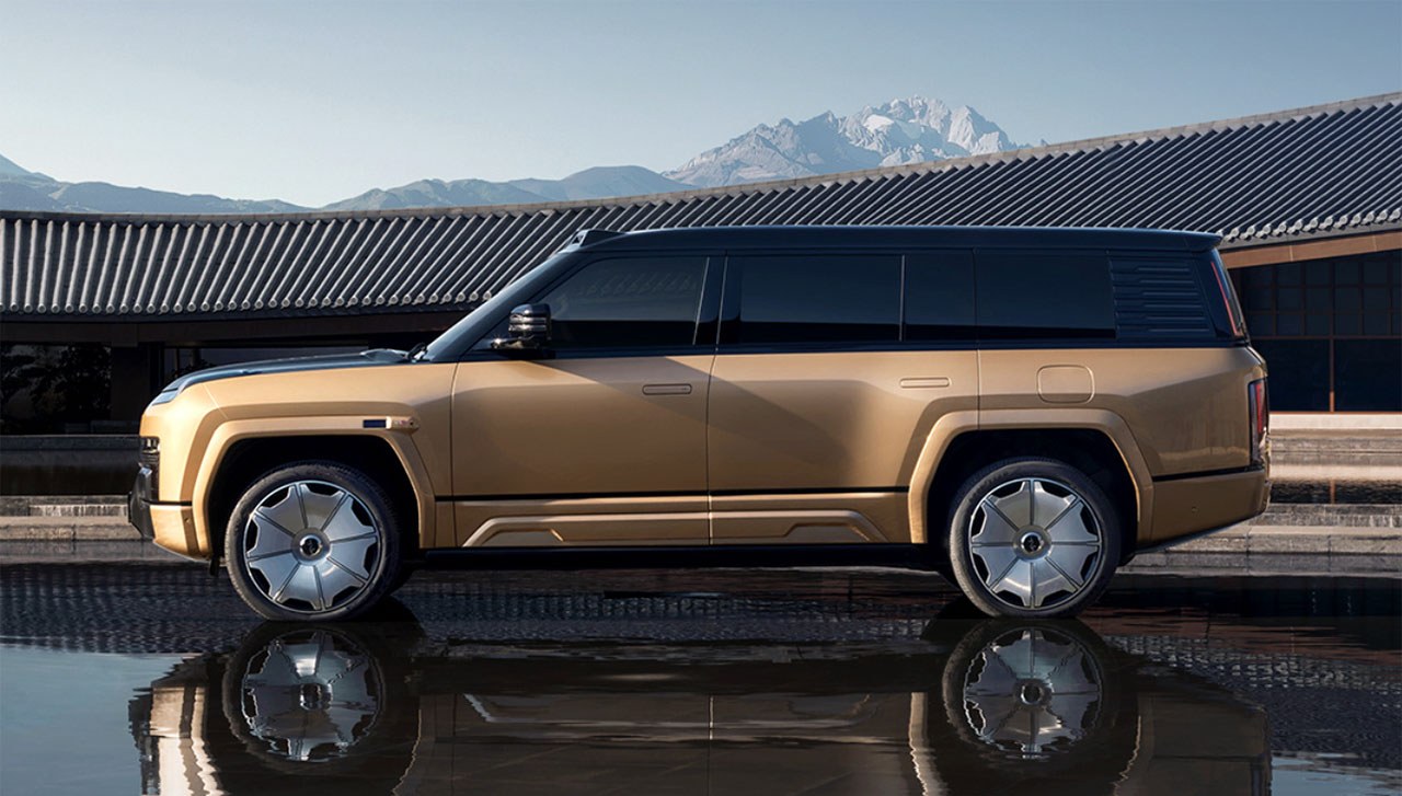 BYD Yangwang launches pre-sales of luxury U8L SUV with advanced tech and spacious design, starting July 2025. 