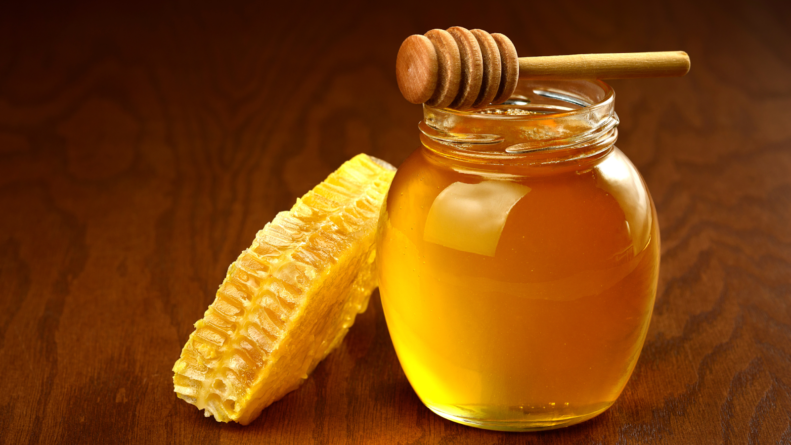 honey in a glass jar with dipper