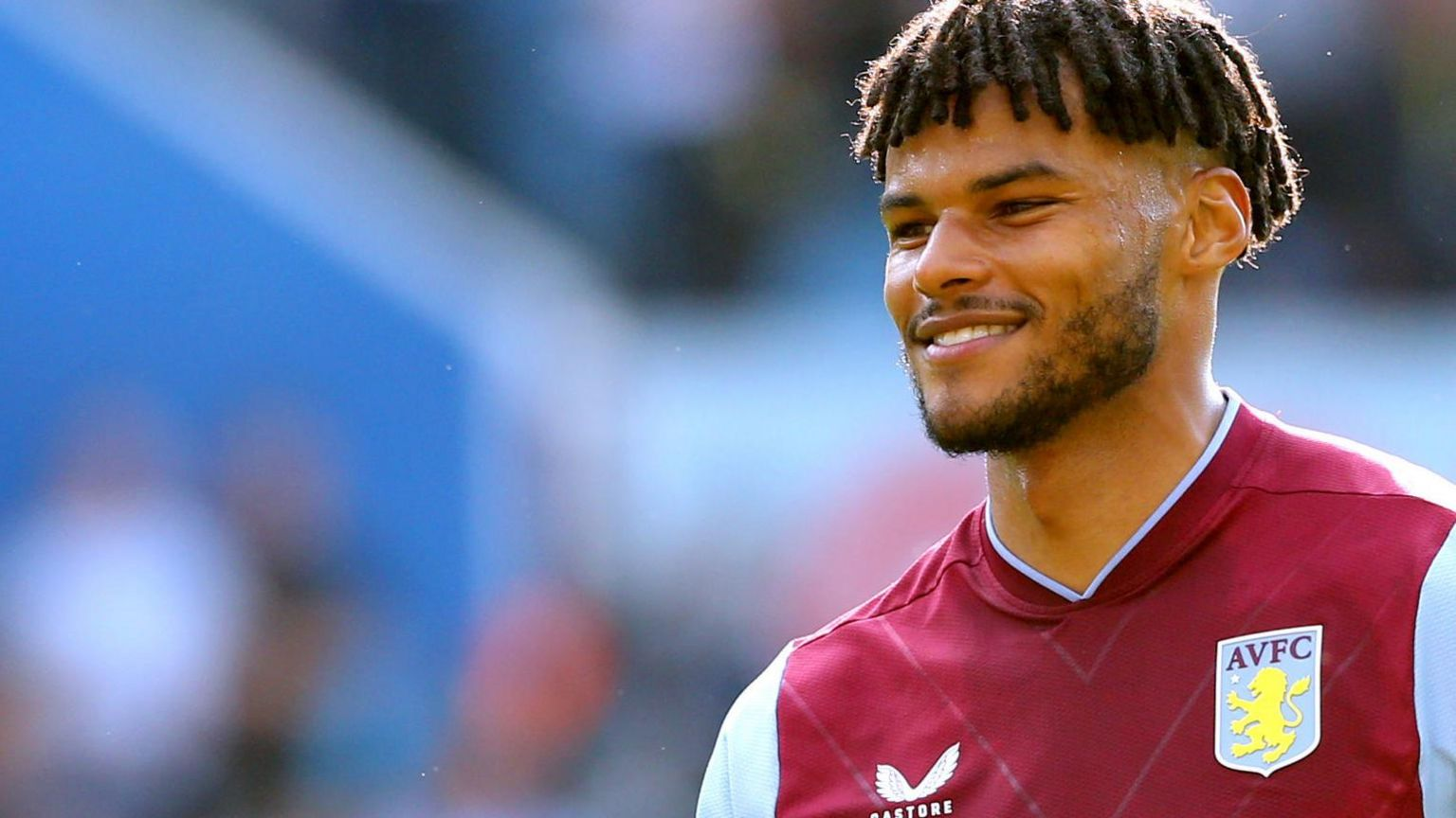 Tyrone Mings: Hành Trình Sự Nghiệp và Thành Công của Cầu Thủ Nổi Bật