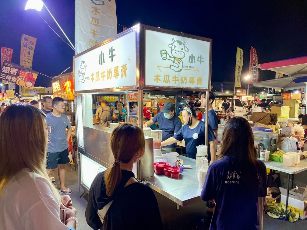 台中海線夜市-清水五權夜市必吃美食-小牛木瓜牛奶