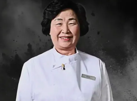 This contain an image of Chef Lee Young from Netflix