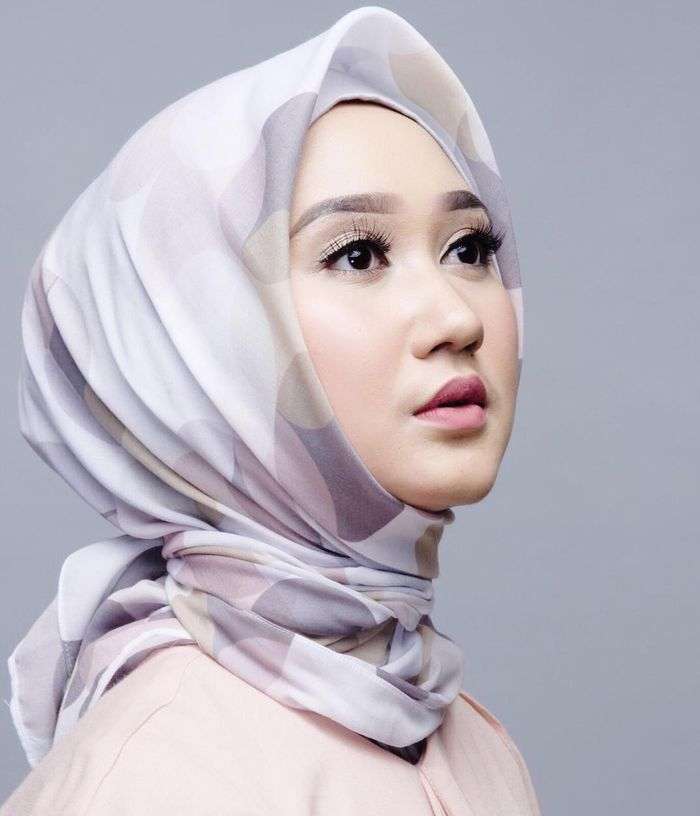 Jilbab Segi Empat Dian Pelangi