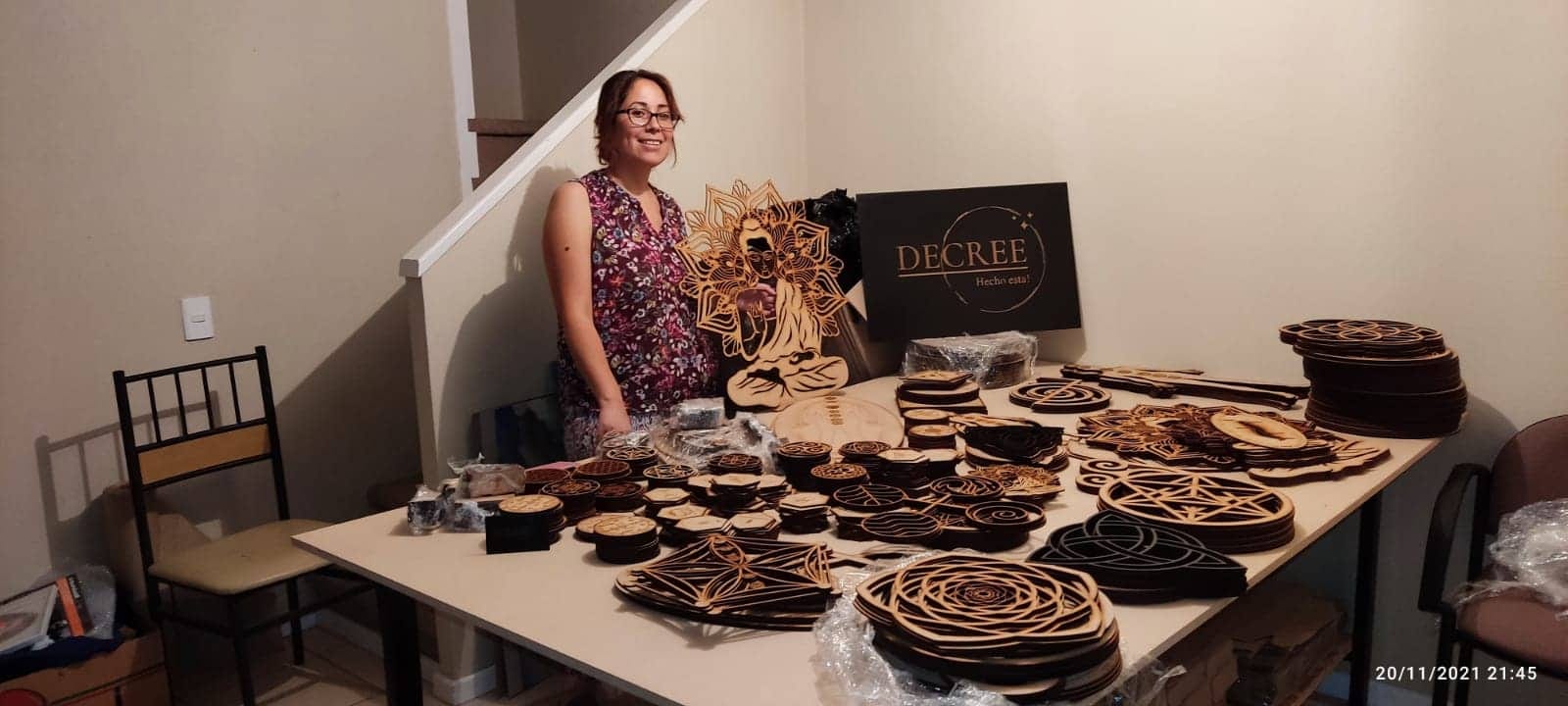 “Decree” Un Emprendimiento Que Se Convirtió En Refugio Emocional Para Su Comunidad