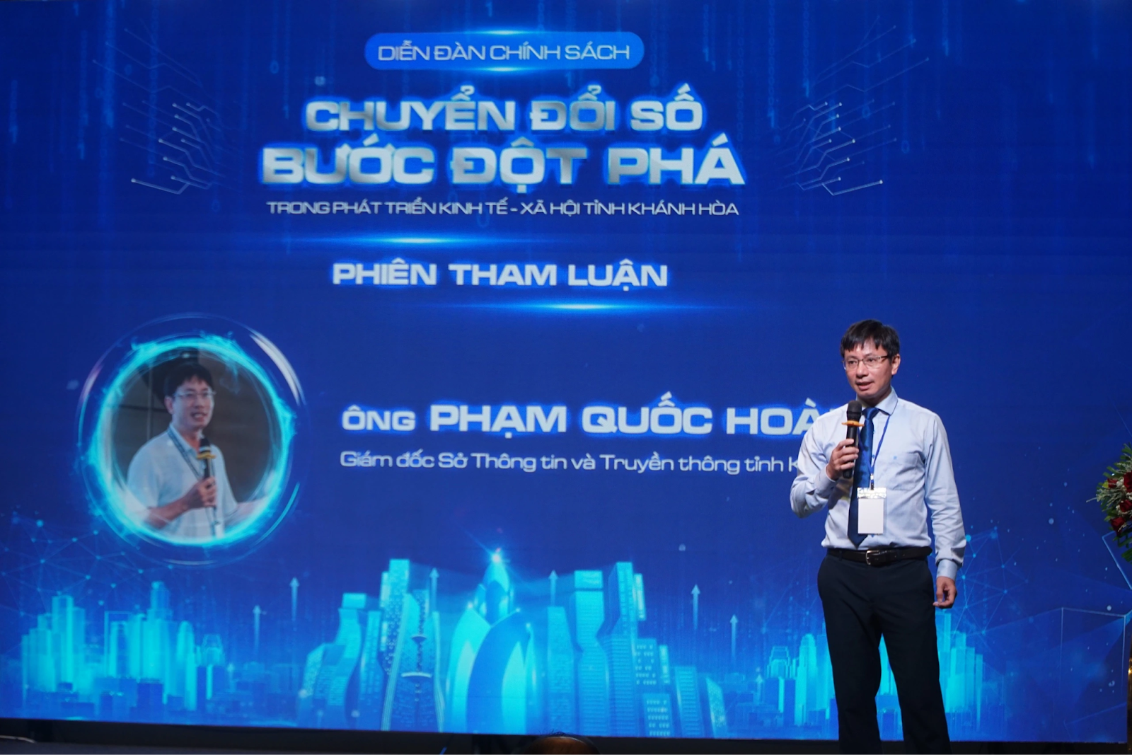 Ông Phạm Quốc Hoàn, Giám đốc sở TT-TT Khánh Hòa phát biểu tại diễn đàn