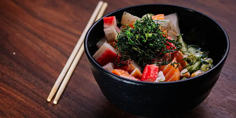 How to Make Poke Sushi at Home