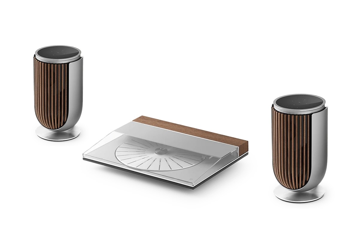 B&O Beosystem 3000c: Beogram 3000 turntable and Beolab 8 wireless speakers.