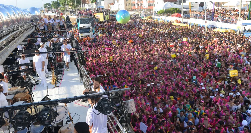 carnaval megajogos, trio elétrico