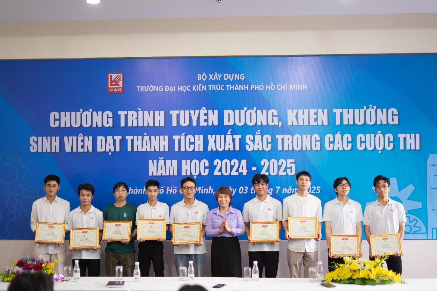 D:\\o E\\HINH LE TUYEN DUONG KHEN THUONG SV 2025\\CHON HINH DĂNG BAI\\_DSC7840.jpg