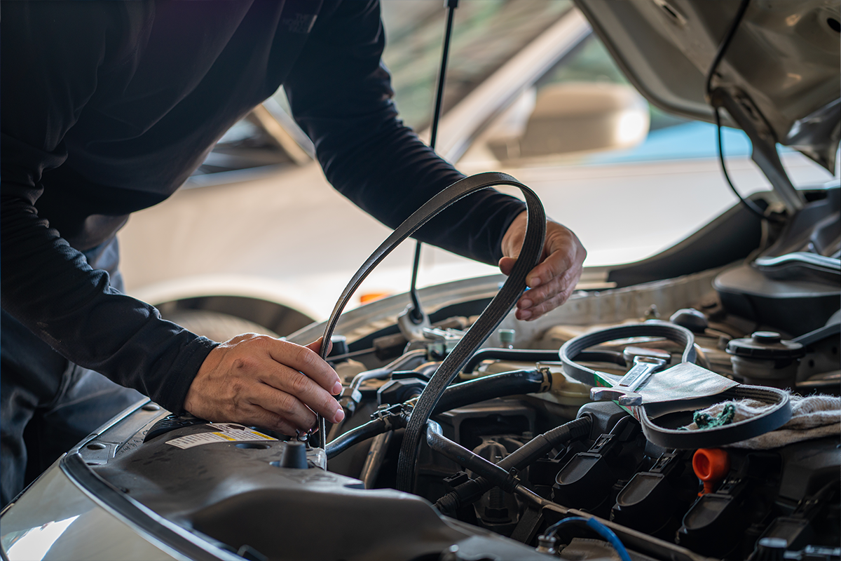 Engine belts inspection