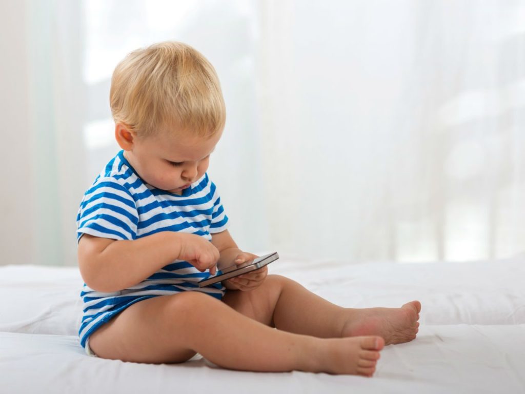 Tecnologie nella prima infanzia: può interferire con lo sviluppo del linguaggio?