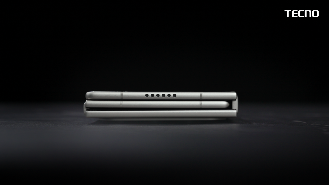 A close-up of a white device

AI-generated content may be incorrect.