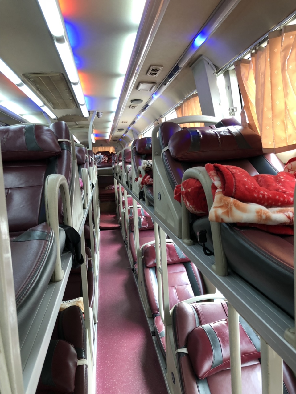 manh ha bus interior