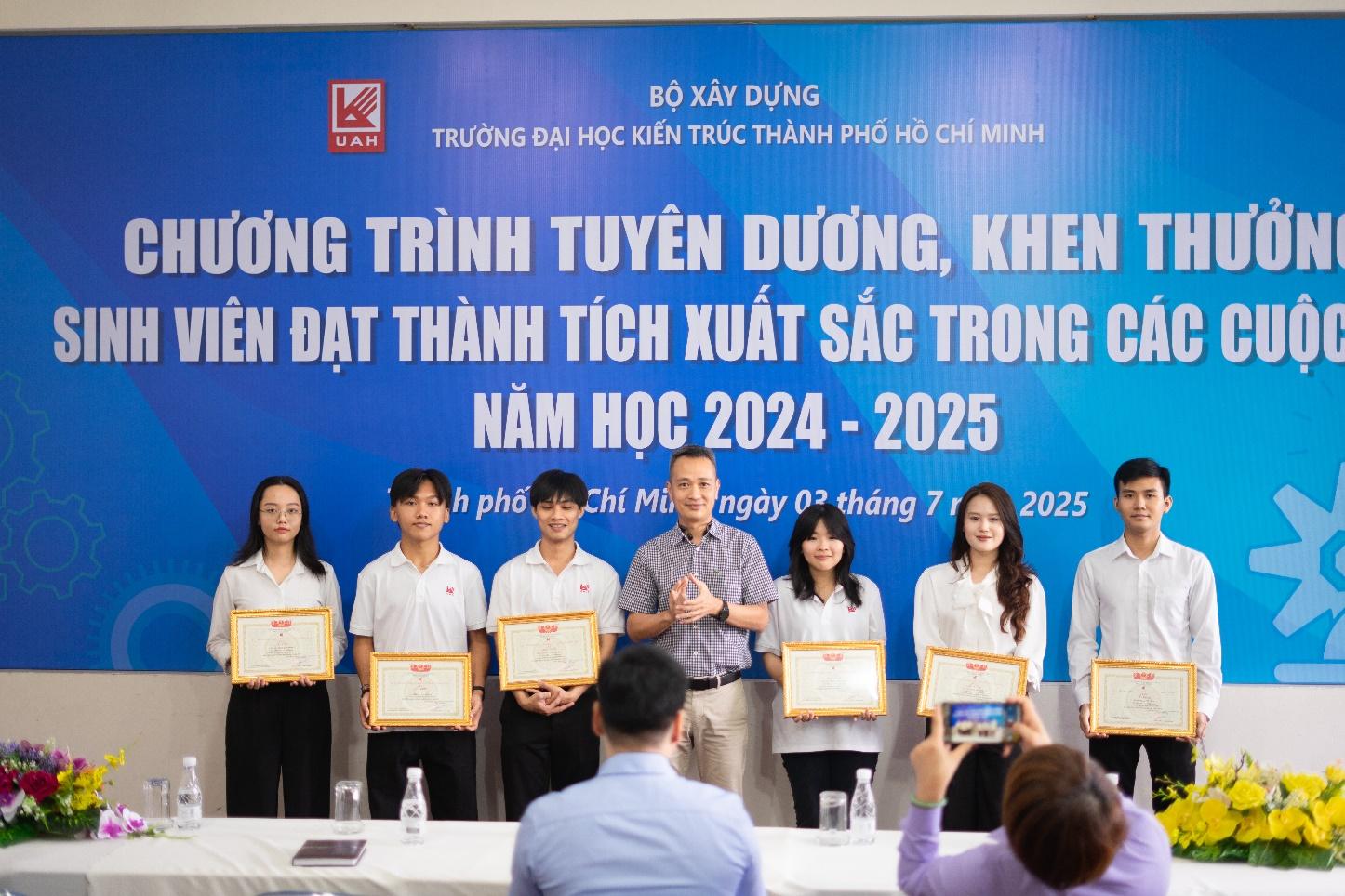 D:\\o E\\HINH LE TUYEN DUONG KHEN THUONG SV 2025\\CHON HINH DĂNG BAI\\_DSC7836.jpg