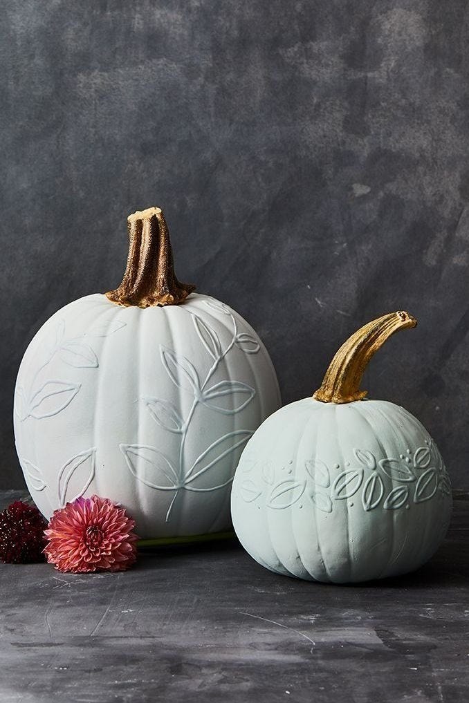 diy halloween decorations, white pumpkins with leaf designs