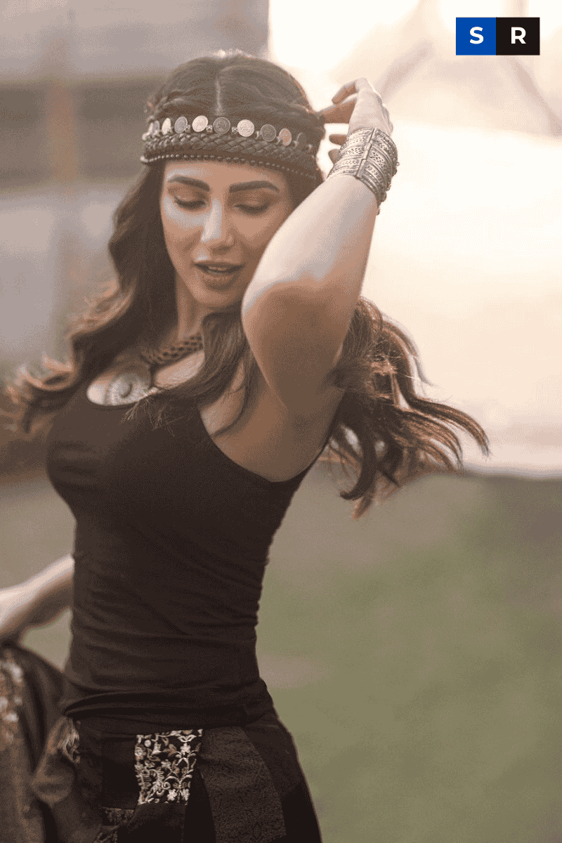 Ushna Shah Bold style picture in Bra