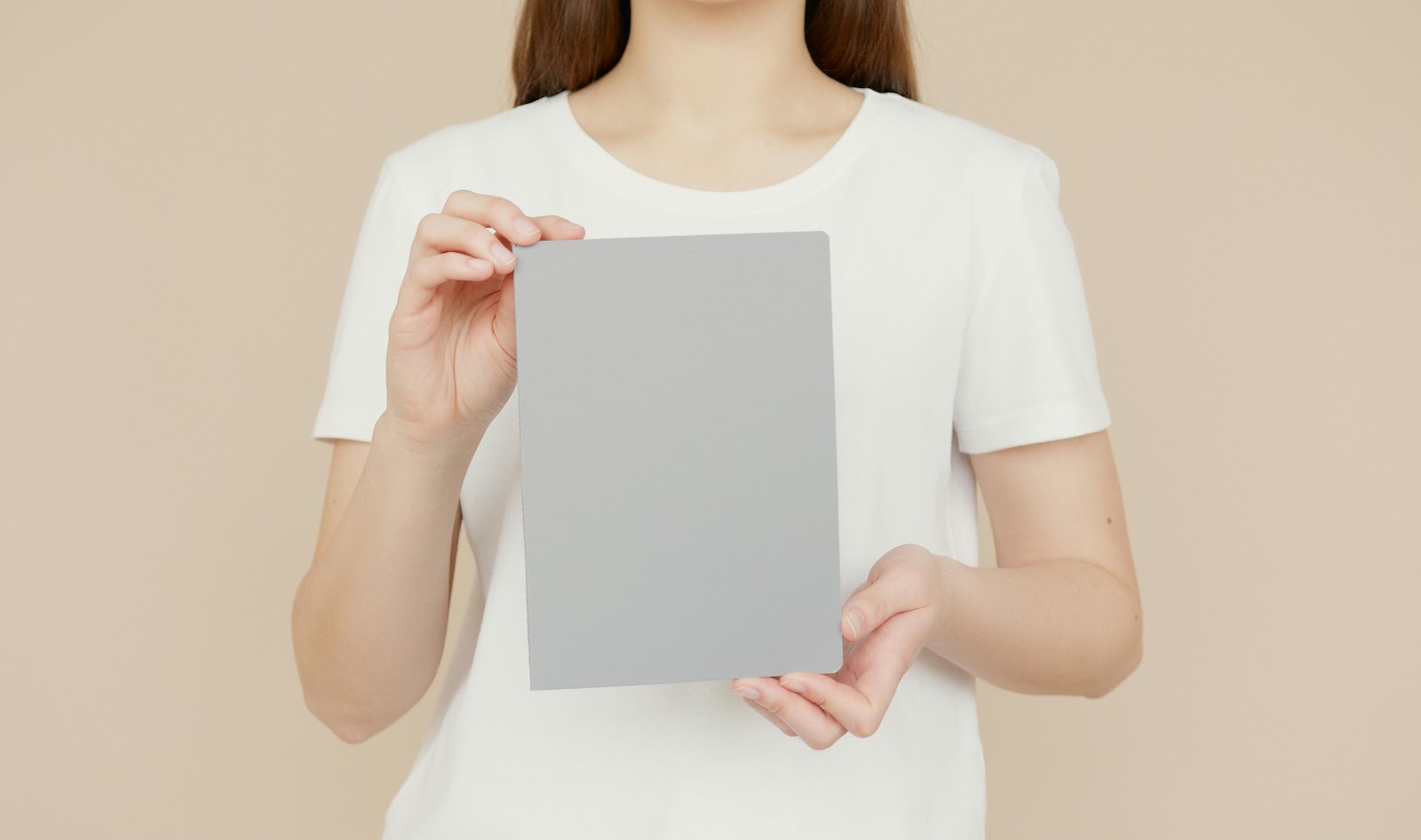 A woman holding a piece of paper | Source: Pexels