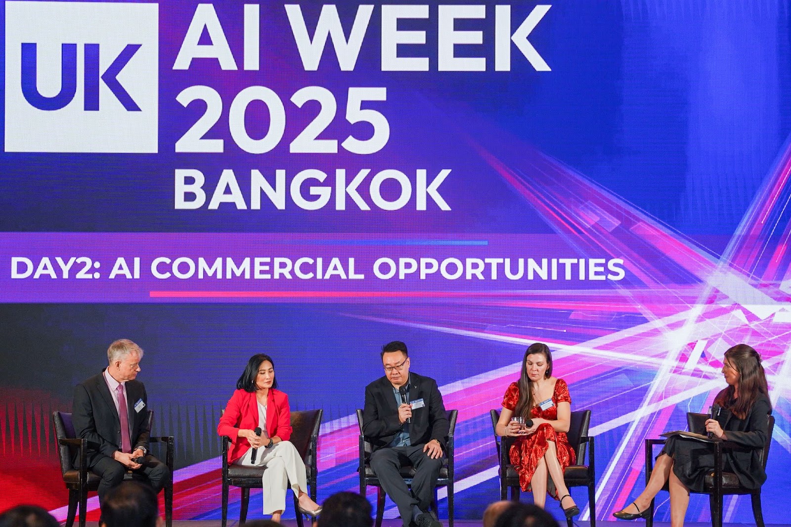 Mr Andrew McBean, Dr Karndee Leopairote, Dr Chinawut Chinaprayoon, Dr Laura Gilbert CBE and Ms Germaine Dowling during the session “The Commercial AI Ecosystem – Creating and Supporting an Environment for AI Commercial Collaboration”